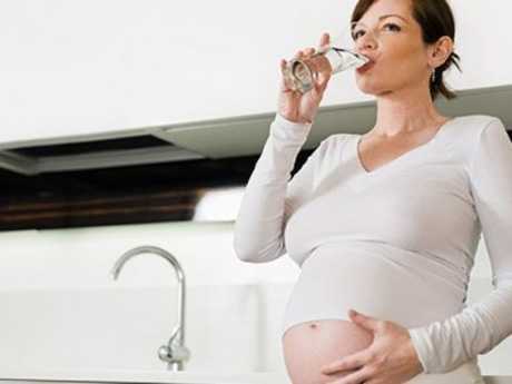 Importancia del agua en el embarazo