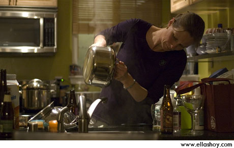 mujer cocinando