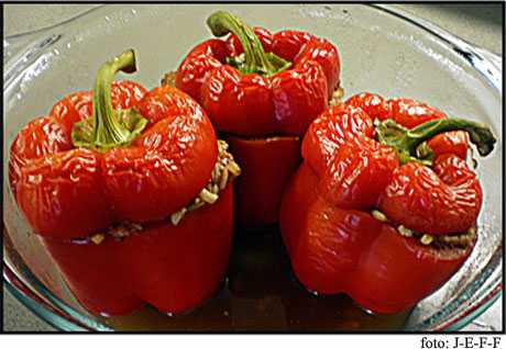 Pimientos rellenos platos con verduras